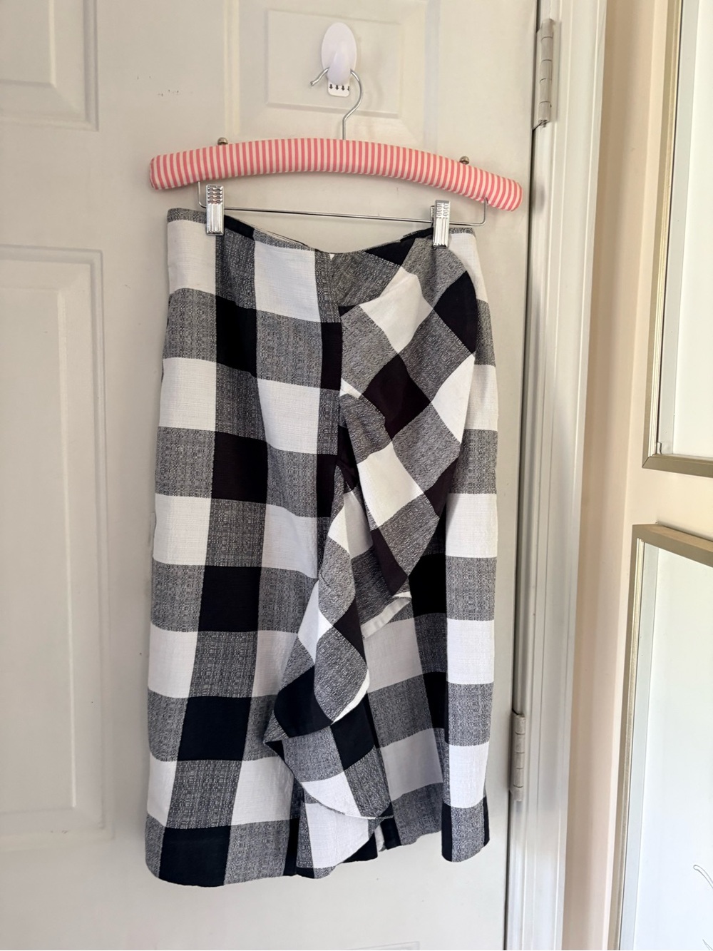 Lord & Taylor Black White Checkered Cotton Ruffle Pencil Skirt Size 6 - Picture 3 of 8